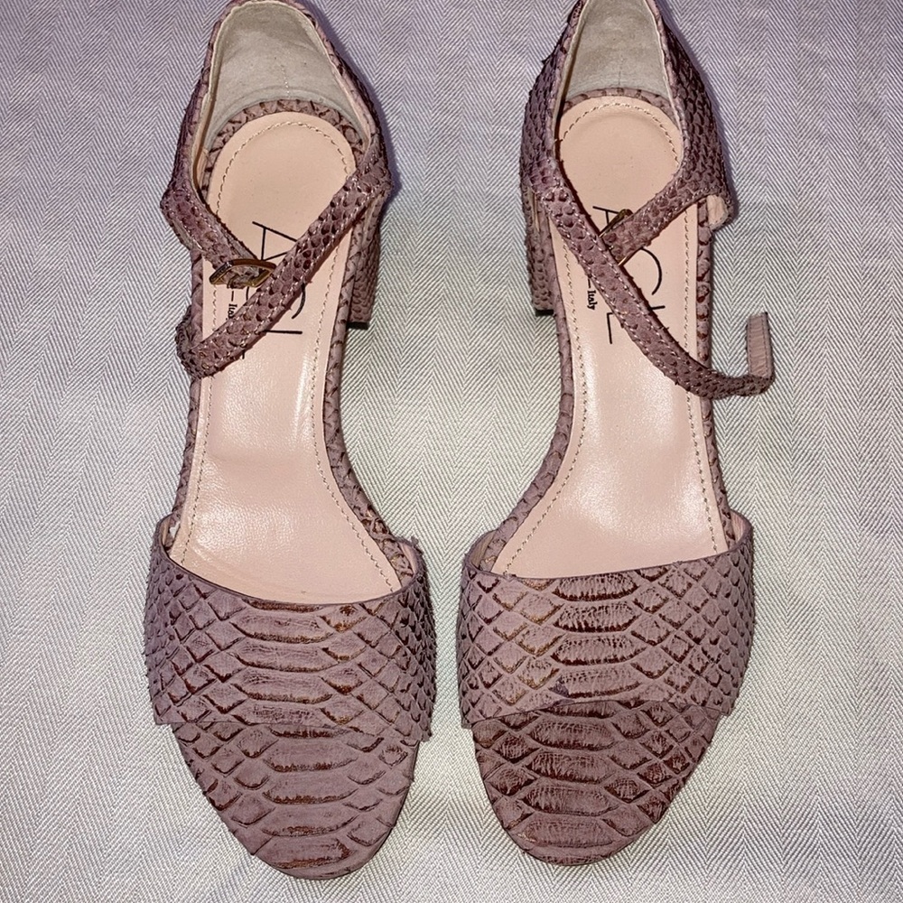 AGL sandals snake or crocodile skin embossed leather light mauve - NWOT - Picture 2 of 6